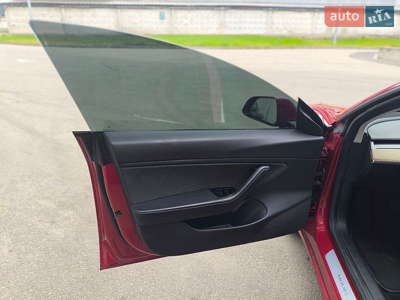 Седан Tesla Model 3 2018 в Киеве