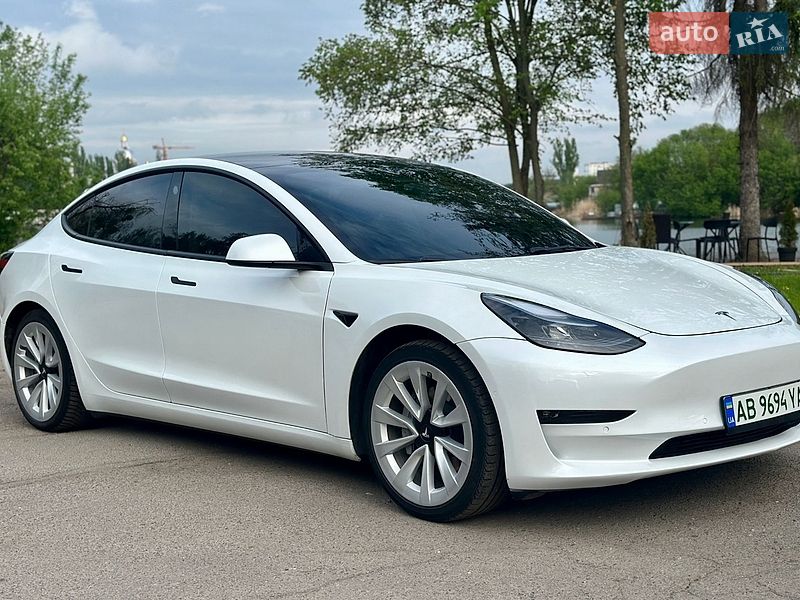 Седан Tesla Model 3 2021 в Виннице