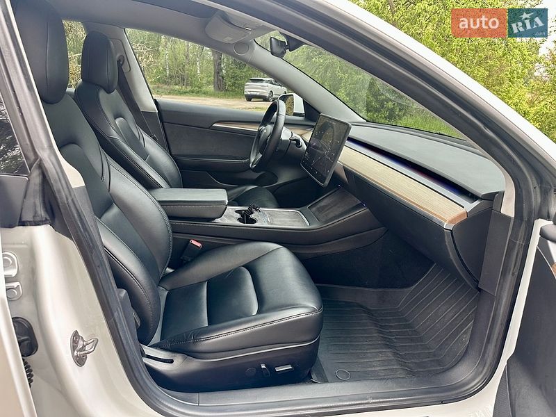 Седан Tesla Model 3 2021 в Виннице