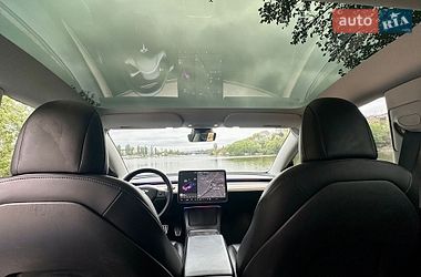 Седан Tesla Model 3 2021 в Виннице