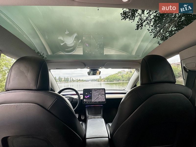 Седан Tesla Model 3 2021 в Виннице