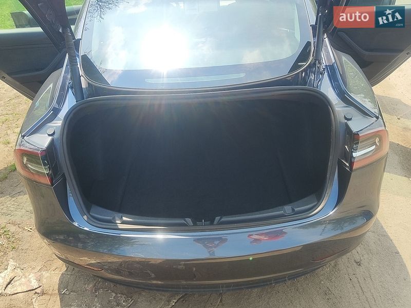 Седан Tesla Model 3 2022 в Черкассах
