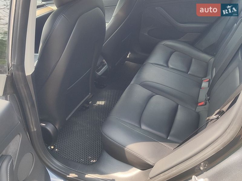 Седан Tesla Model 3 2022 в Черкассах