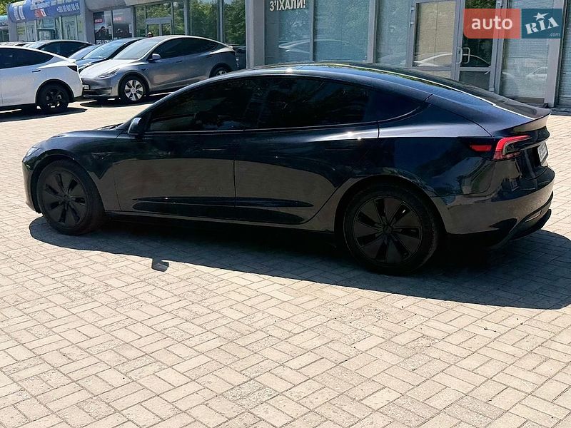 Седан Tesla Model 3 2024 в Днепре