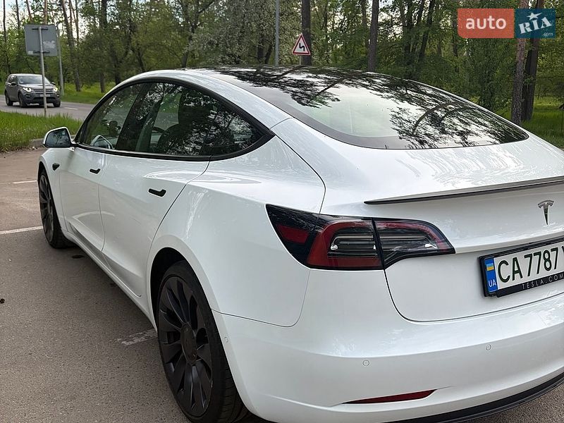 Седан Tesla Model 3 2022 в Черкассах