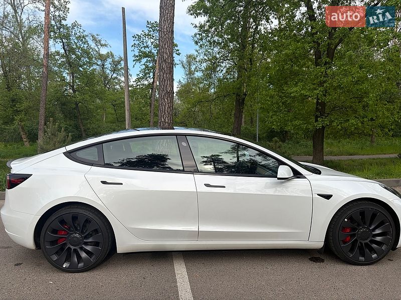 Седан Tesla Model 3 2022 в Черкассах