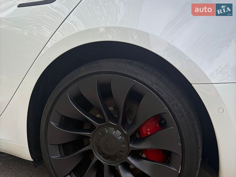 Седан Tesla Model 3 2022 в Черкассах
