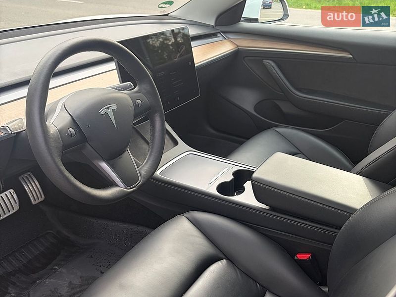 Седан Tesla Model 3 2022 в Черкассах