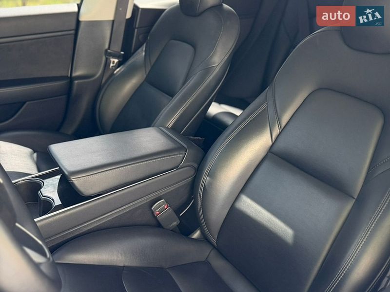 Седан Tesla Model 3 2019 в Житомире