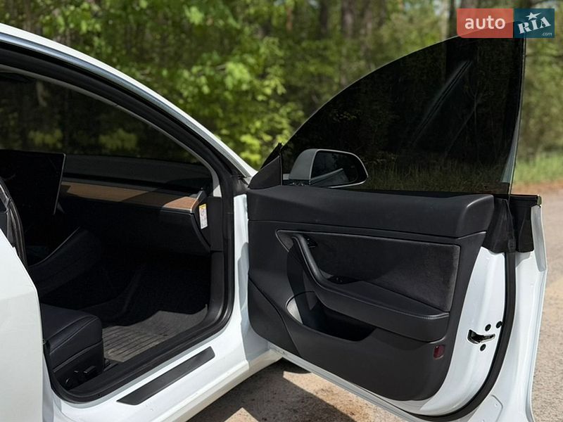 Седан Tesla Model 3 2019 в Житомире