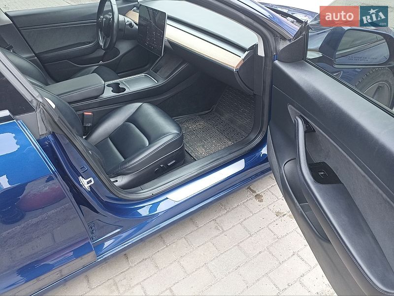 Седан Tesla Model 3 2018 в Луцке