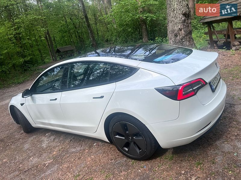 Седан Tesla Model 3 2021 в Киеве
