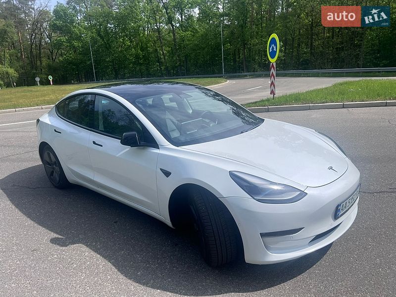 Седан Tesla Model 3 2021 в Киеве