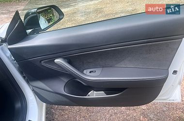 Седан Tesla Model 3 2021 в Киеве