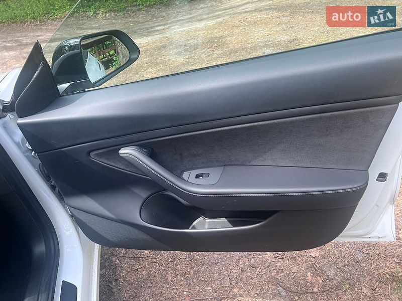 Седан Tesla Model 3 2021 в Киеве