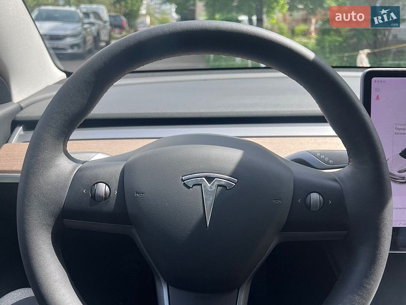 Седан Tesla Model 3 2021 в Киеве