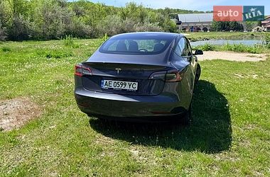 Седан Tesla Model 3 2023 в Днепре