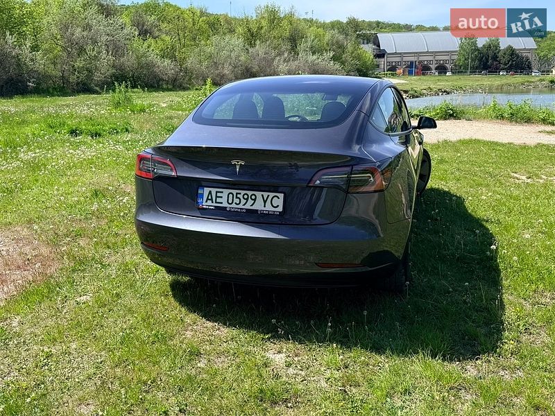 Седан Tesla Model 3 2023 в Днепре
