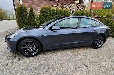 Седан Tesla Model 3 2022 в Тернополе