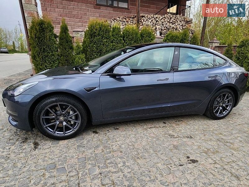 Седан Tesla Model 3 2022 в Тернополе