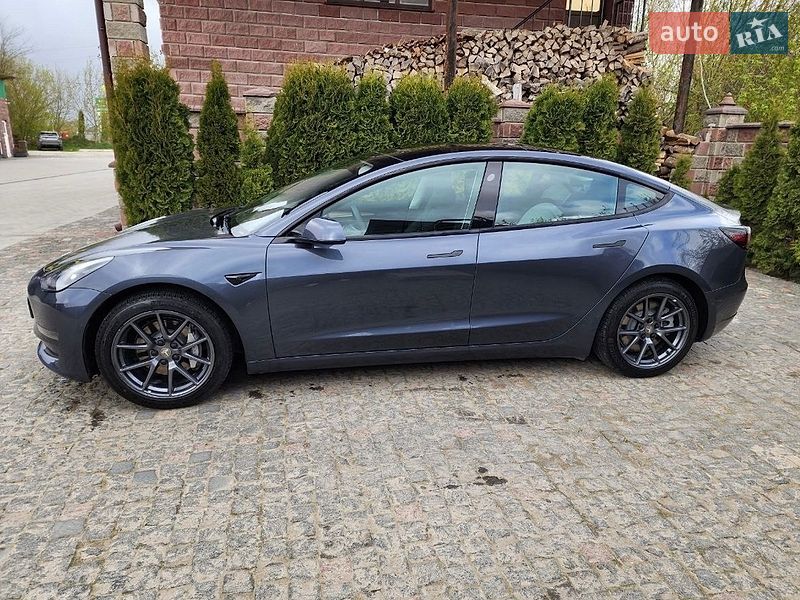 Седан Tesla Model 3 2022 в Тернополе