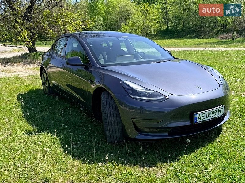 Седан Tesla Model 3 2023 в Днепре