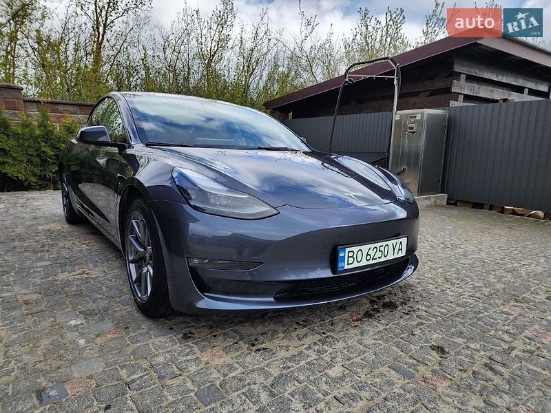 Седан Tesla Model 3 2022 в Тернополе