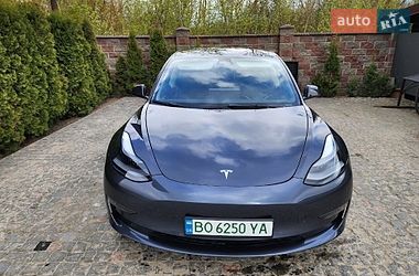 Седан Tesla Model 3 2022 в Тернополе