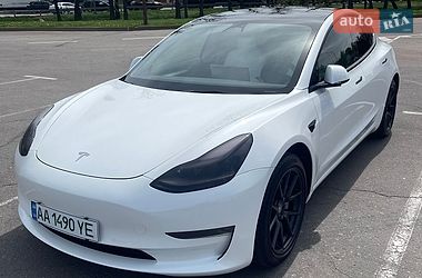 Седан Tesla Model 3 2022 в Киеве