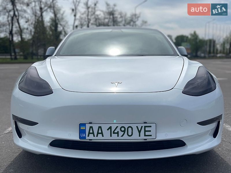 Седан Tesla Model 3 2022 в Киеве