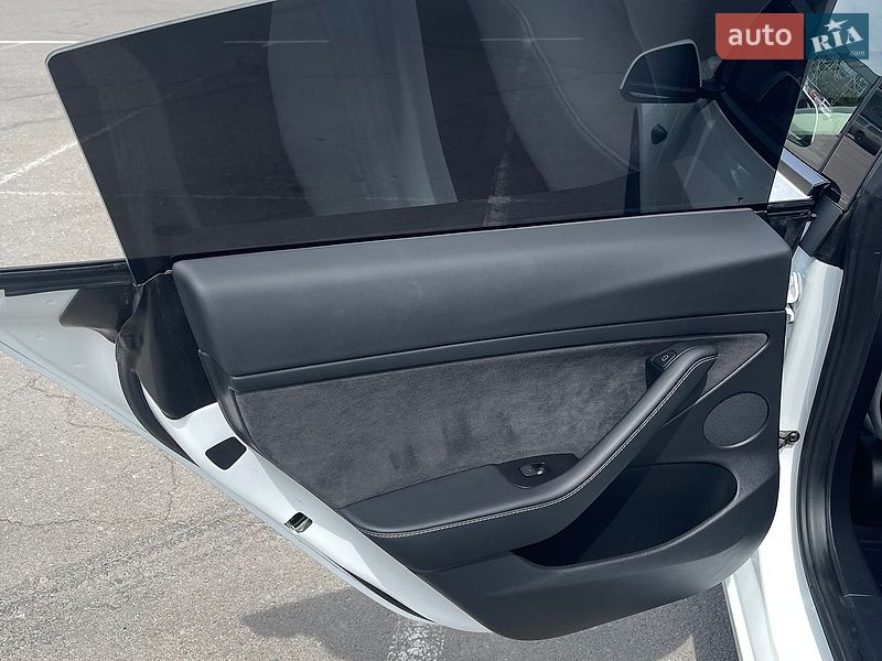 Седан Tesla Model 3 2022 в Киеве