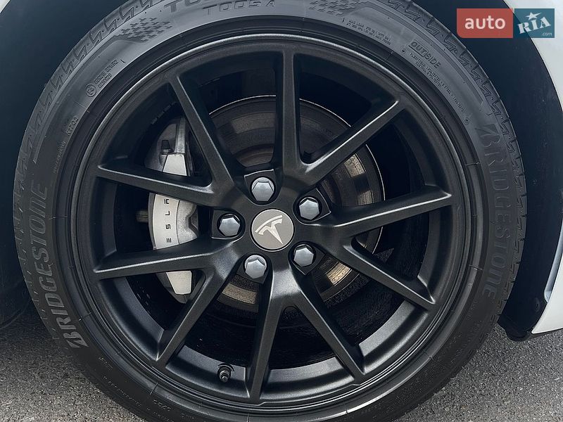 Седан Tesla Model 3 2022 в Киеве