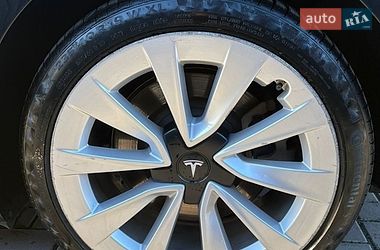 Седан Tesla Model 3 2021 в Ровно