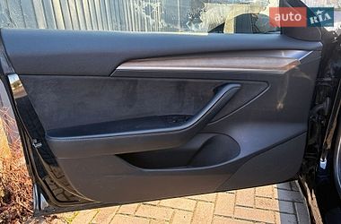 Седан Tesla Model 3 2021 в Ровно