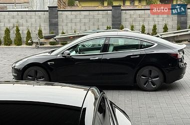 Седан Tesla Model 3 2019 в Дубні