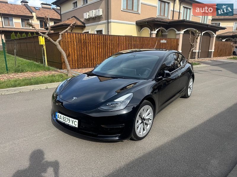 Седан Tesla Model 3 2022 в Киеве
