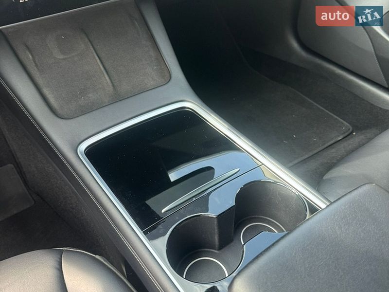 Седан Tesla Model 3 2022 в Киеве