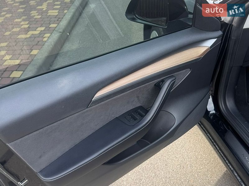 Седан Tesla Model 3 2022 в Киеве
