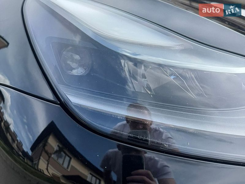 Седан Tesla Model 3 2022 в Киеве