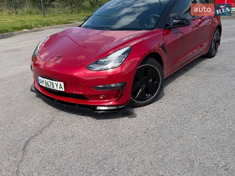 Седан Tesla Model 3 2020 в Житомирі