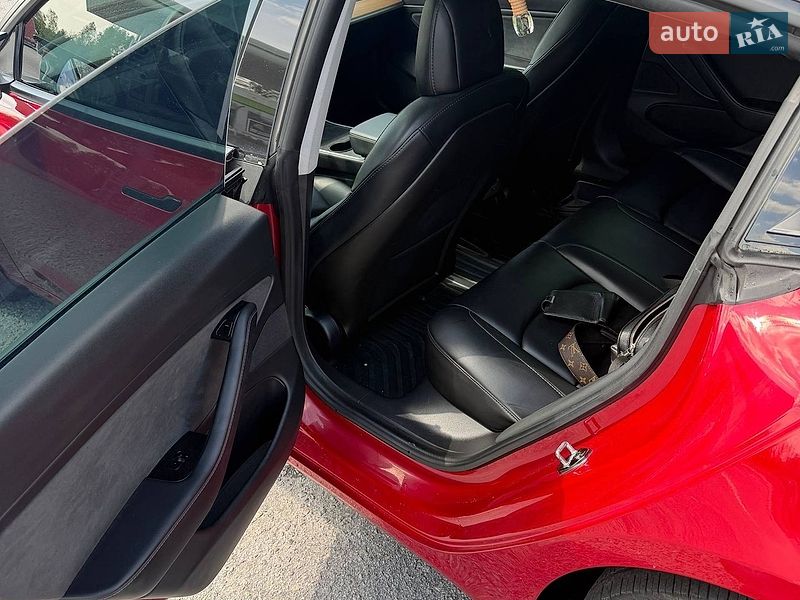 Седан Tesla Model 3 2020 в Житомирі