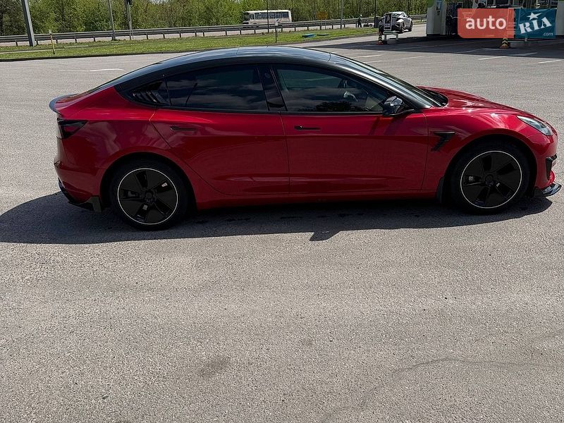 Седан Tesla Model 3 2020 в Житомирі