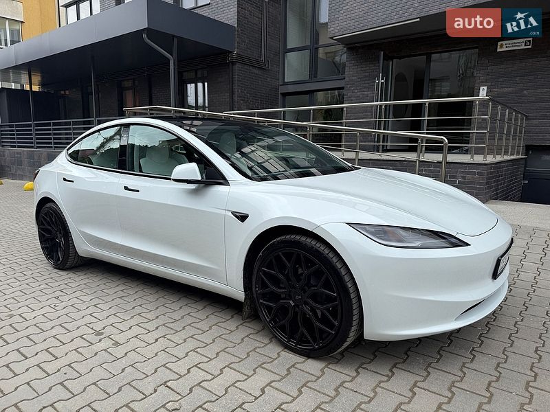 Tesla Model 3 2024