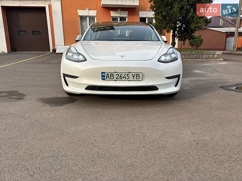 Седан Tesla Model 3 2022 в Черкассах