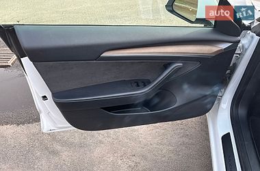 Седан Tesla Model 3 2022 в Черкассах