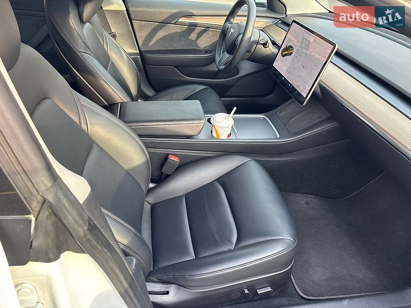 Седан Tesla Model 3 2022 в Черкассах