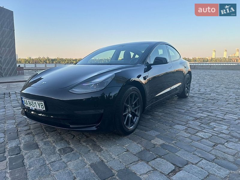 Седан Tesla Model 3 2023 в Киеве