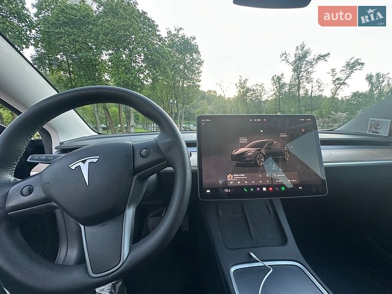 Седан Tesla Model 3 2023 в Киеве