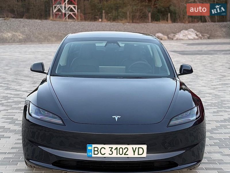 Седан Tesla Model 3 2024 в Львове