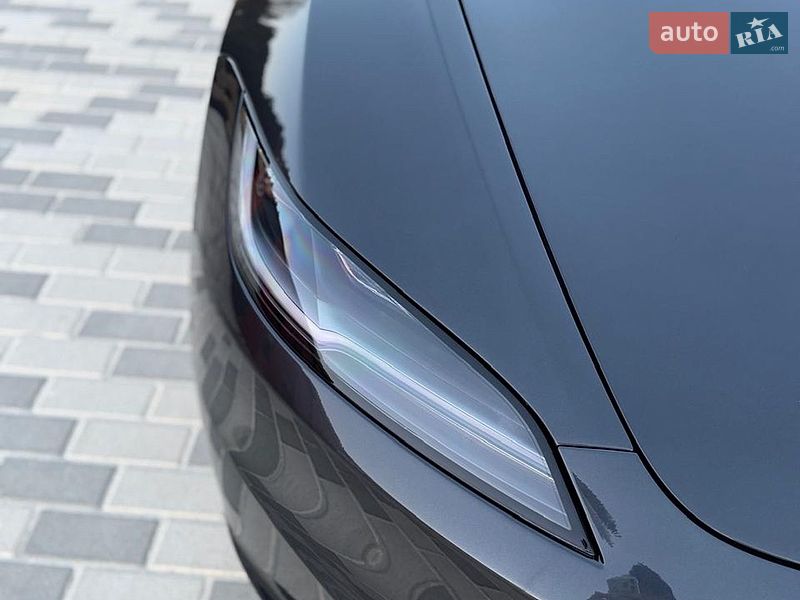 Седан Tesla Model 3 2024 в Львове